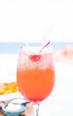 renkli kokteyl içki 