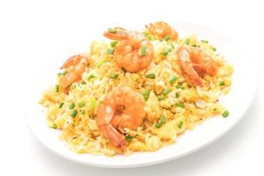 Kızarmış pirinç ve karides.