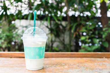 buzlu vanilyalı milkshake