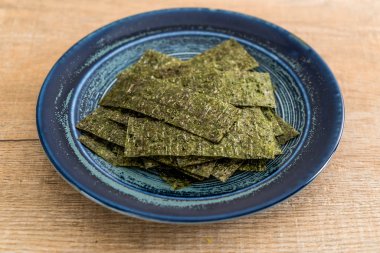 plaka üzerinde kurutulmuş yosun