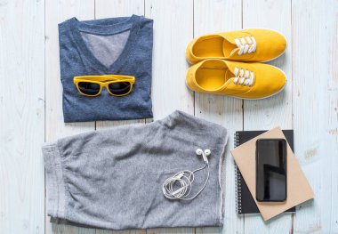 Gezgin, yaz tatili erkekler rahat kıyafetler