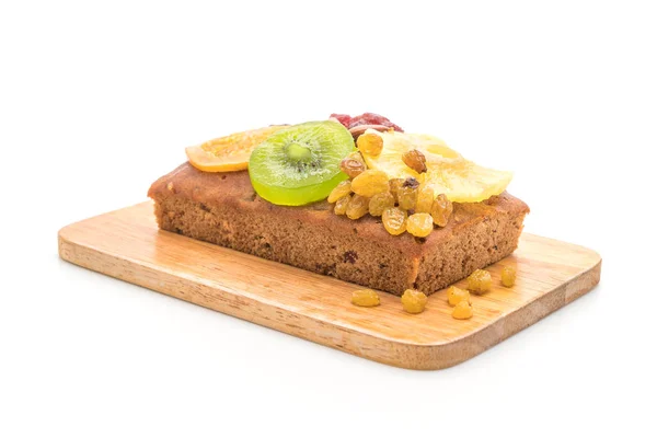 Gâteau aux fruits sur fond blanc — Photo