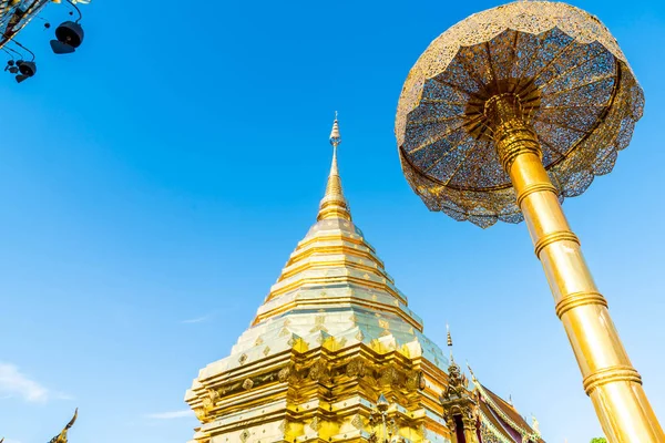 Hermosa arquitectura en Wat Phra que Doi Suthep en Chiang Mai — Foto de Stock