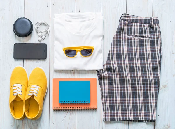 Roupas casuais dos homens de viajante, férias de verão — Fotografia de Stock