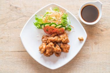 kızarmış piliç tonkatsu sos ile