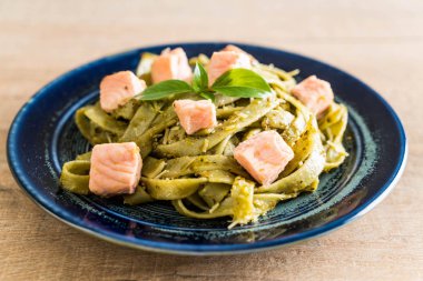 ıspanak fettuccine somon ile