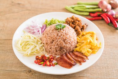 Pirinç ve karides ezmesi.