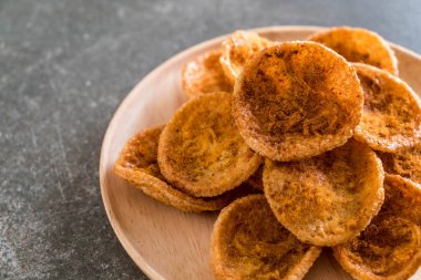 kurutulmuş rendelenmiş domuz etinin pirinç kraker