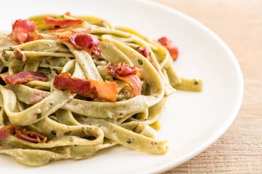 ıspanak fettuccini makarna pastırma ile