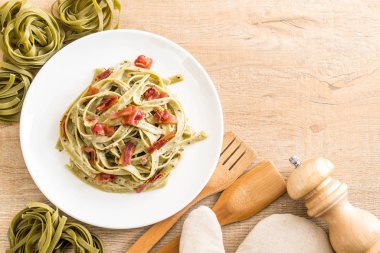 ıspanak fettuccini makarna pastırma ile