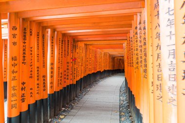 Kırmızı yakın gates geçit fushimi Inari taisha tapınak KY