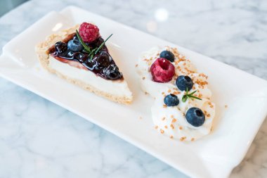 yaban mersini peynirli kek