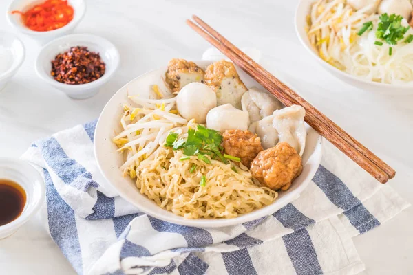 Noodles bowl with fish ball — Stock Photo, Image