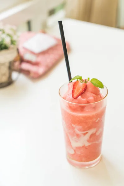 Batidos de yogur de fresa —  Fotos de Stock