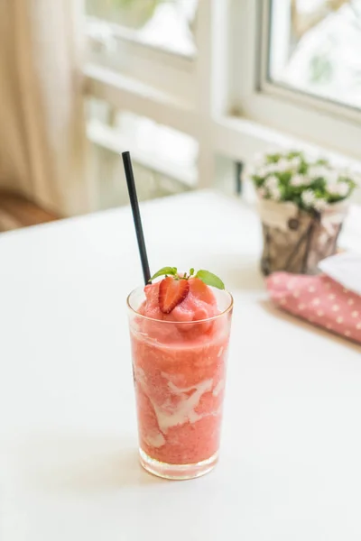 Erdbeerjoghurt-Smoothies — Stockfoto