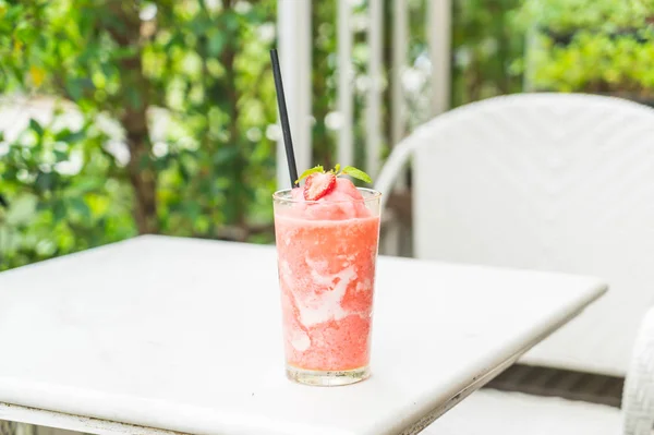 Strawberry yogurt smoothies — Stock Photo, Image