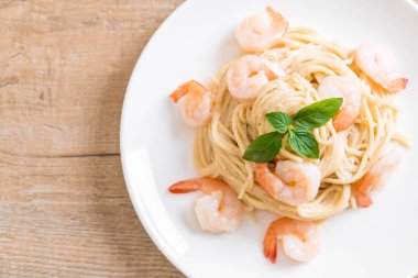 Spagetti krem peynir beyaz soslu karides