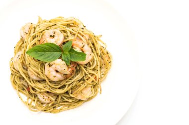 makarna spagetti pesto yeşil ve karides