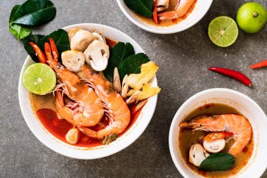 Tom Yum Goong baharatlı ekşi çorbası