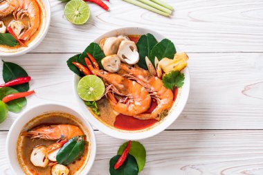 Tom Yum Goong baharatlı ekşi çorbası