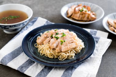 Kızartma tavuk şehriye