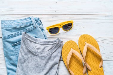 Gezgin, yaz tatili erkekler rahat kıyafetler