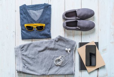 Gezgin, yaz tatili erkekler rahat kıyafetler