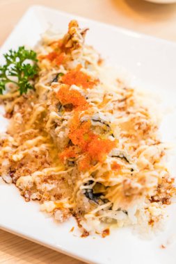 çıtır karidesli suşi roll