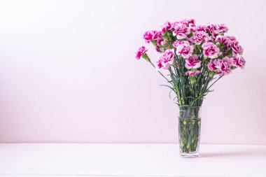 ahşap arka plan üzerinde pembe bahar çiçek