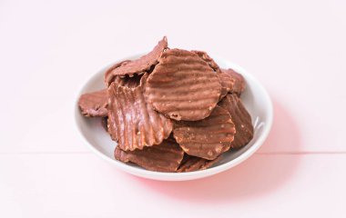 patates cipsi çikolata ile