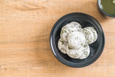 yeşil çay mochi kırmızı fasulye ile