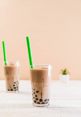 Köpüklü sütlü çay