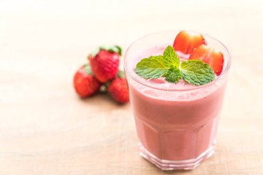 çilek smoothies milkshake