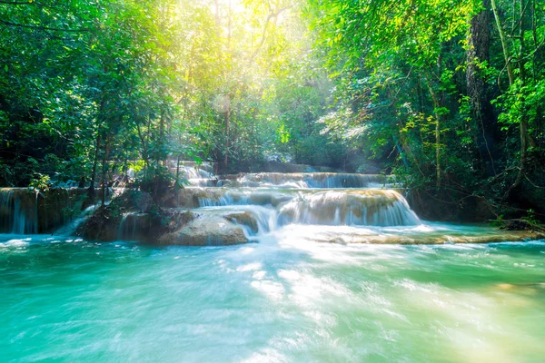 Cachoeira Erawan, Parque Nacional Erawan em Kanchanaburi, Thaila — Fotografia de Stock