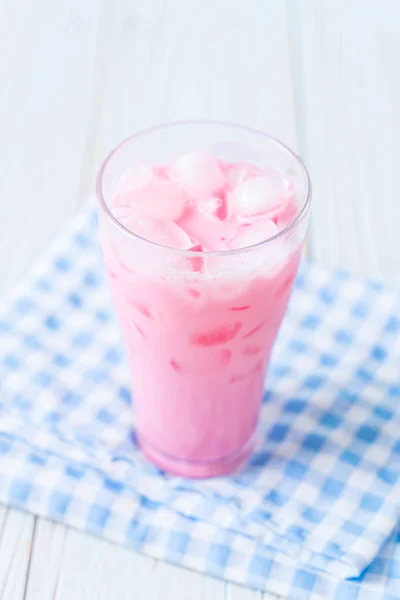 Różowy koktajl truskawkowy — Zdjęcie stockowe
