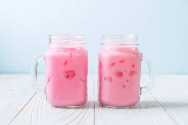 Pembe çilek milkshake — Stok fotoğraf