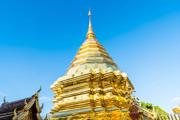 Hermosa arquitectura en Wat Phra que Doi Suthep en Chiang Mai — Foto de Stock