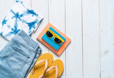 Gezgin, yaz tatili erkekler rahat kıyafetler