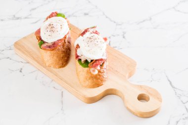 yumurta benedict gemide