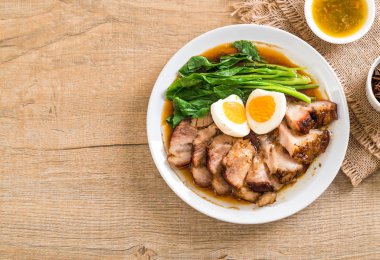 Demlenmiş Domuz bacak 