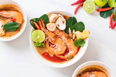 Tom Yum Goong baharatlı ekşi çorbası