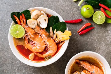 Tom Yum Goong baharatlı ekşi çorbası
