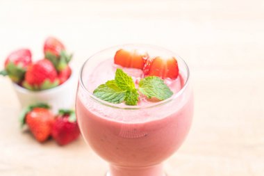 çilek smoothies milkshake