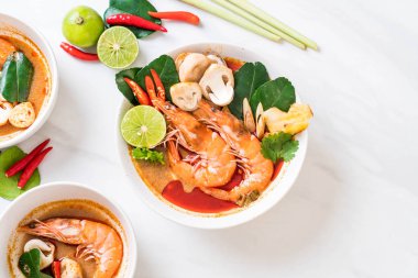 Tom Yum Goong baharatlı ekşi çorbası