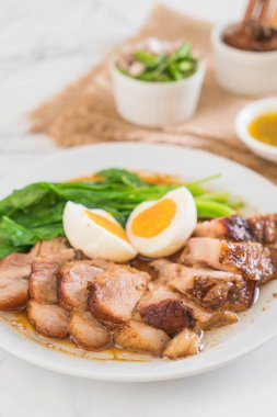 Demlenmiş Domuz bacak 