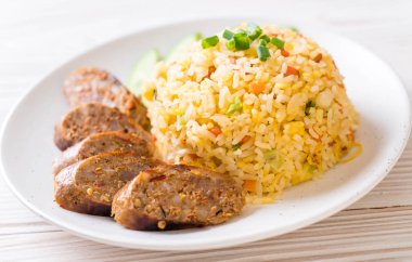 Fried Rice Notrhern Tay acılı sosis ile