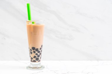 Köpüklü sütlü çay