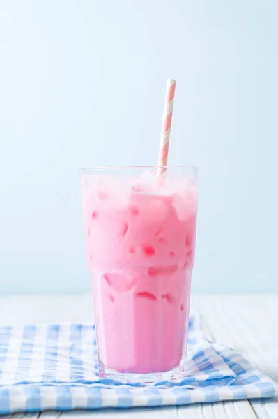 Roze aardbei milkshake — Stockfoto