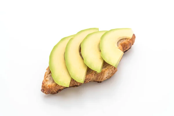 Бутерброд с круассаном авокадо — стоковое фото