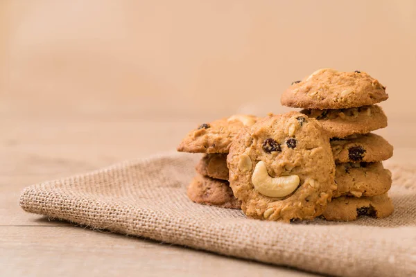 cookies with raisin and cashew nuts